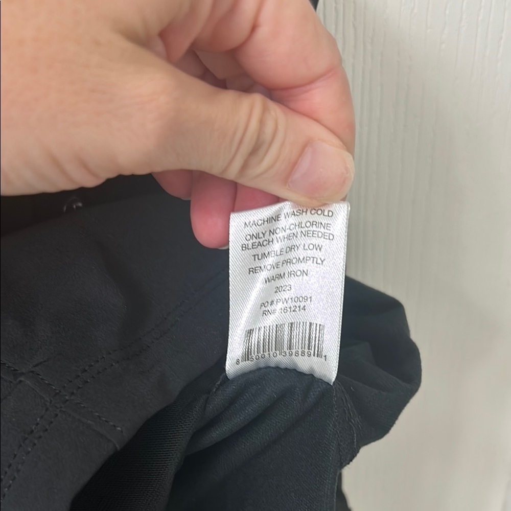 Black performance Vest with High Collar and Zipper - Picture 6 of 7